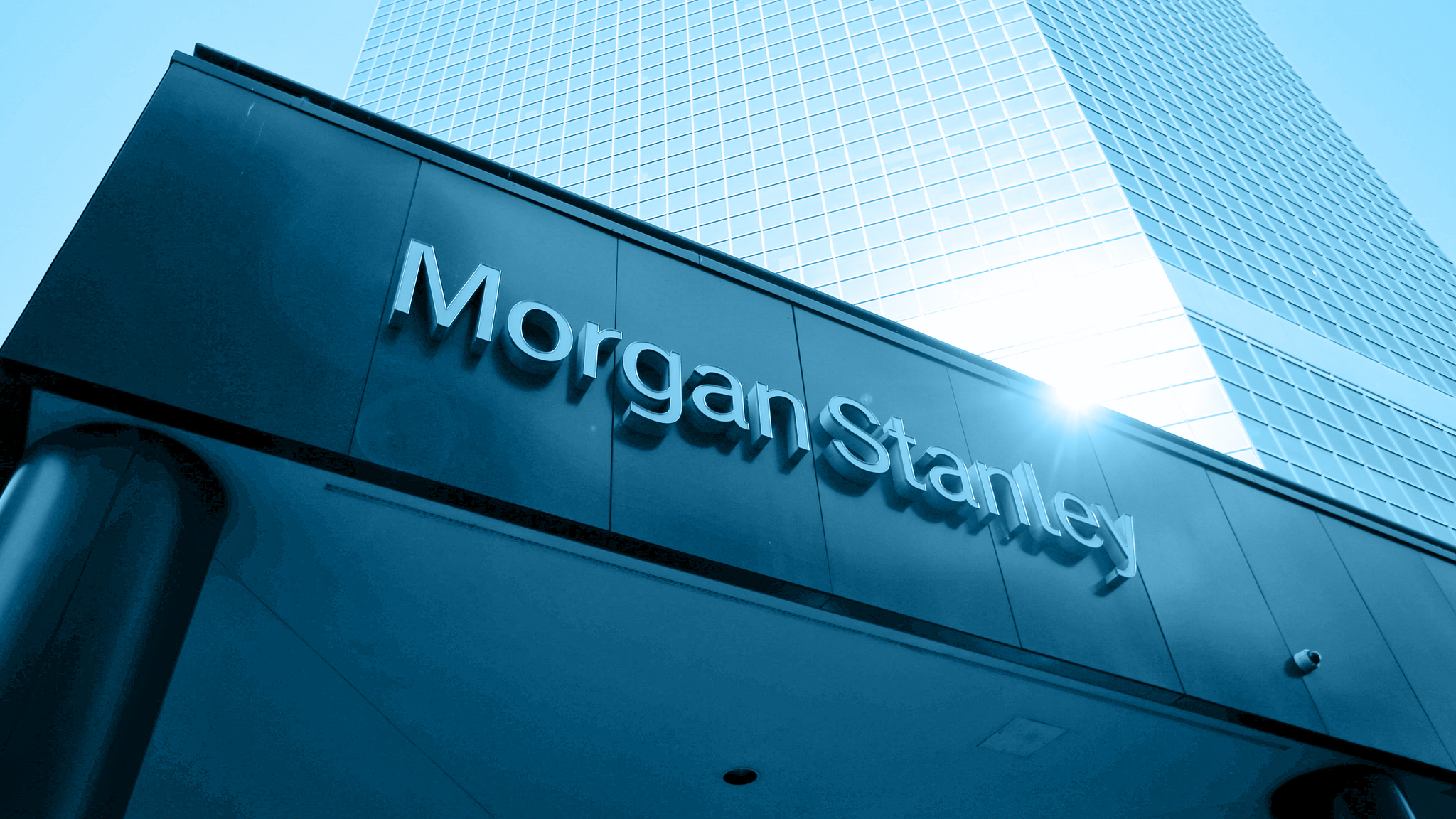摩根士丹利：下调全球股票评级，增持现金以避险