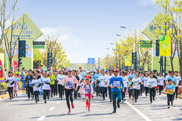 蜘蛛侠钢铁侠父子齐上阵 奇跑迪士尼10月赛