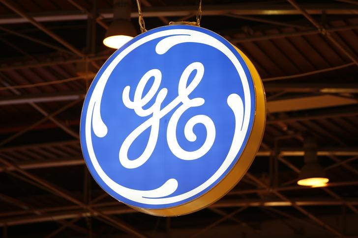 © Reuters. 美股盤前:通用電氣漲近4% Q2業績超預期 但重組費用超預期