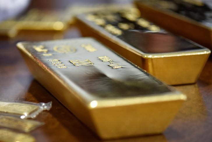 © Reuters.  美元大幅反弹，市场获利回吐，黄金一度回落逾20美元失守1800关口
