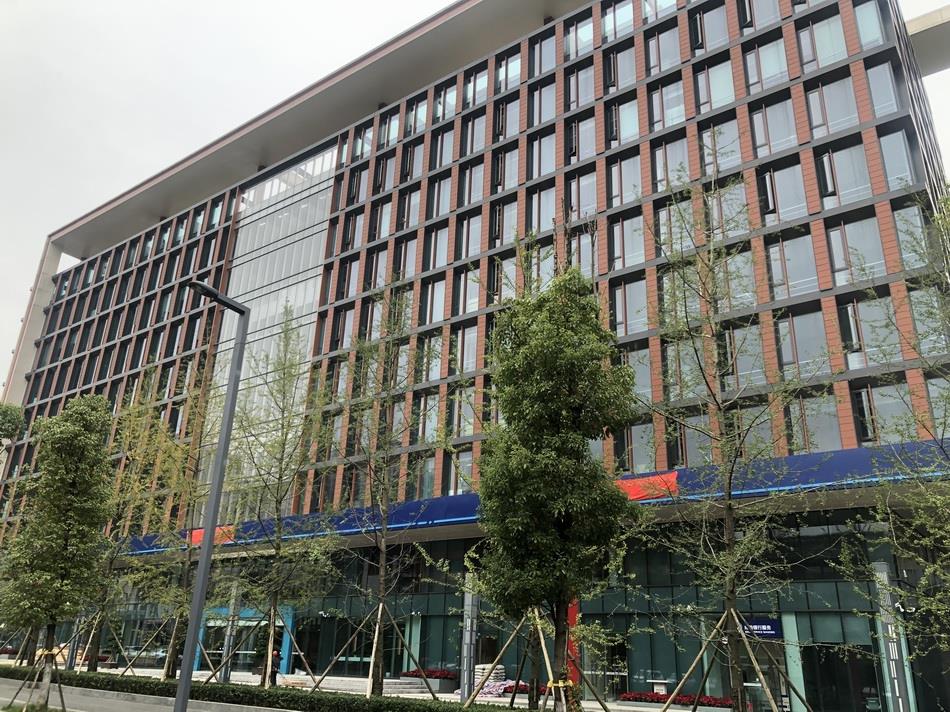 尚待开业的四川银行。  记者 胡志挺 图