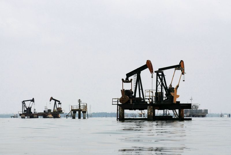 © Reuters.  【环球市场】特斯拉市值突破5200亿美元 国际油价创3月以来新高