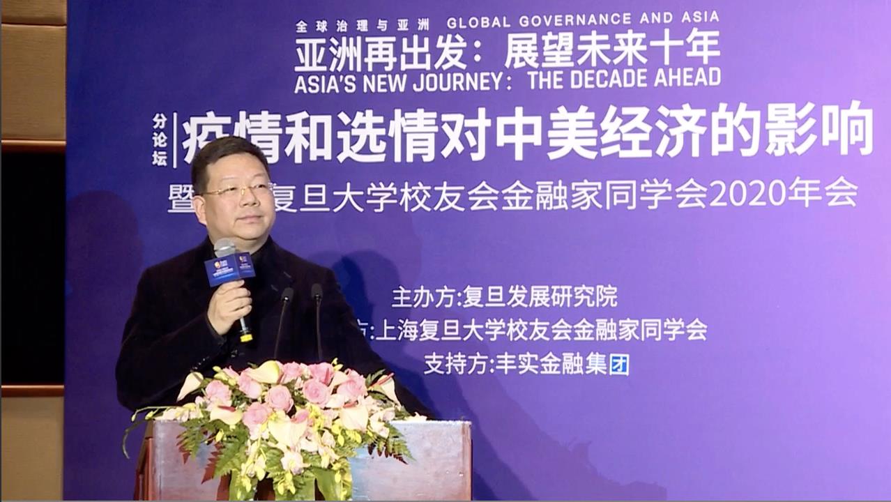 上实集团总裁、上海医药董事长周军在论坛现场发言