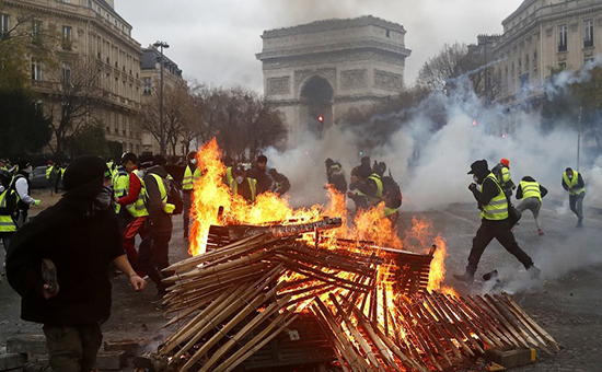 巴黎骚乱.jpg