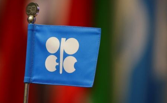 平安夜难太平? 油价跌超11%迈入熊市 OPEC减产更多“抢救”油价