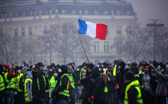 法国“黄背心”运动人数回升-法国政府对2020年是否调高燃油税还未做出表态.jpg