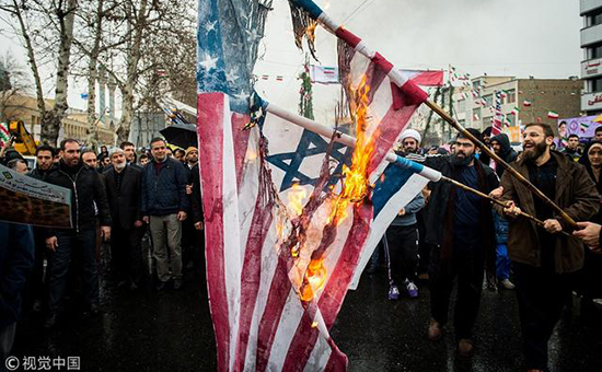 伊朗民众烧美国国旗.jpg