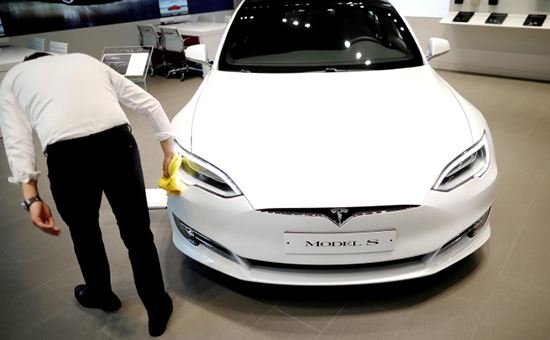 特斯拉Model-S电动车发生第三起“自燃”事件-特斯拉股价大跌市值缩水.jpg